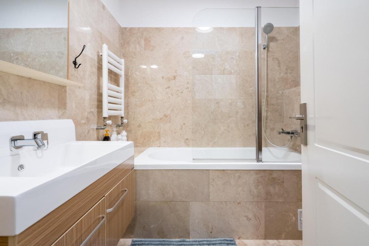 Happy Bubble I Timpuri Noi 1Br Apt 4 Ppl ブカレスト エクステリア 写真