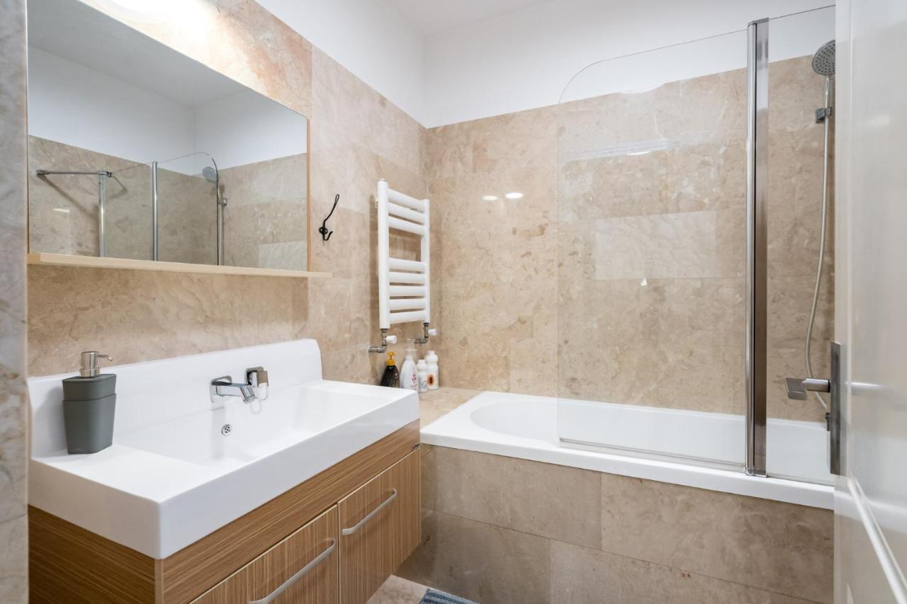 Happy Bubble I Timpuri Noi 1Br Apt 4 Ppl ブカレスト エクステリア 写真